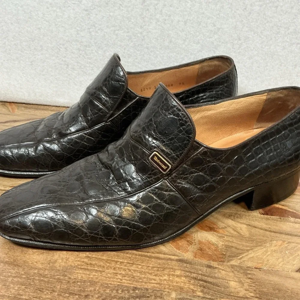Universal Dk Brown Crocodile Embossed Leather SlipOn Loafers with MetalLabel 9.5